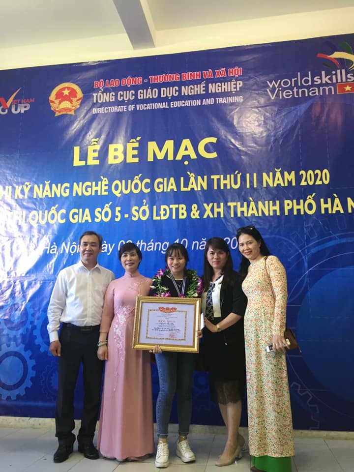 Thí sinh dự thi nghề Công nghệ may và Thời trang đạt giải Nhì trong Kỳ thi Kỹ năng nghề quốc gia năm 2020