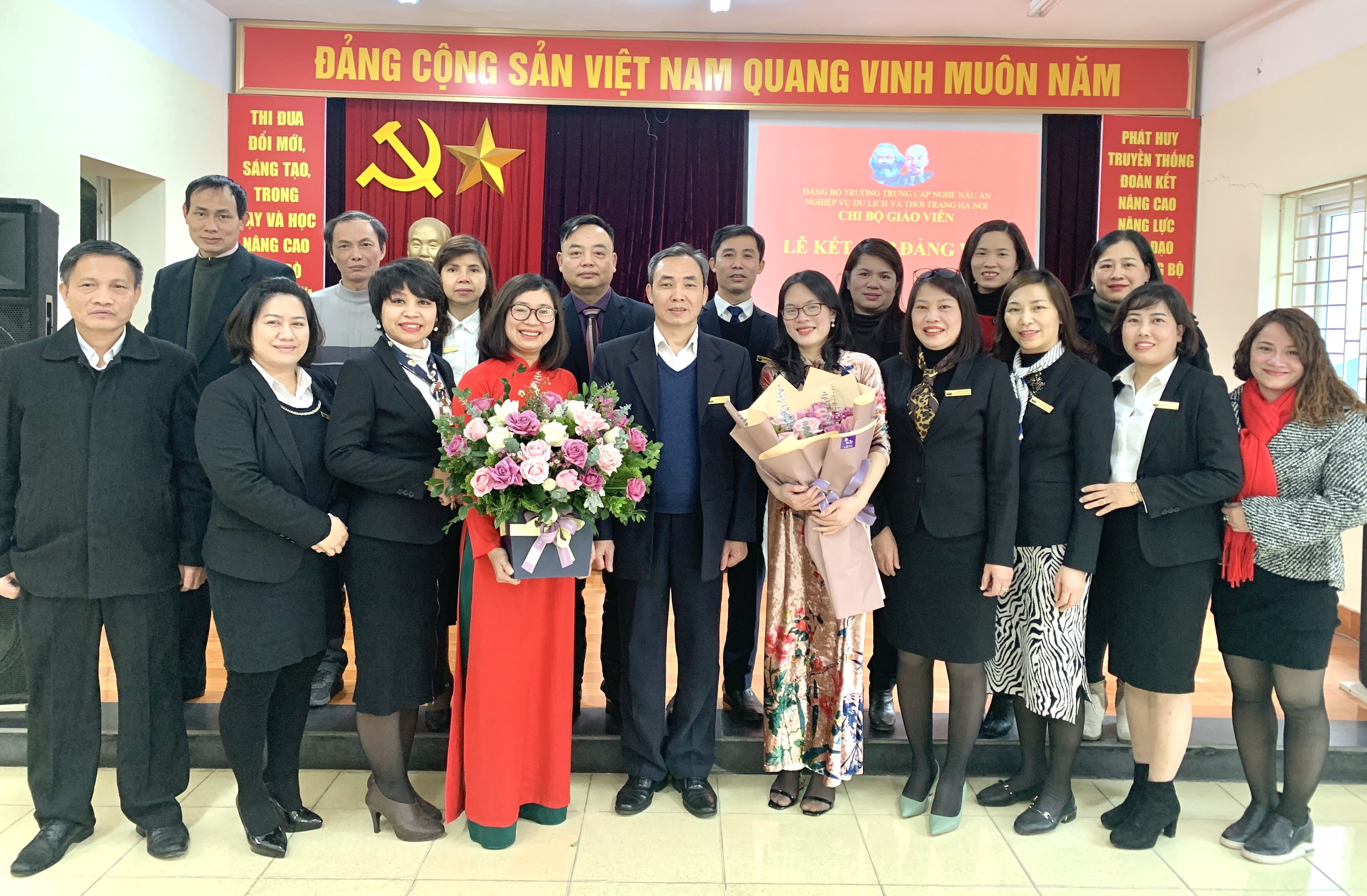 KẾT NẠP ĐẢNG VIÊN MỚI CHI BỘ GIÁO VIÊN - CHI BỘ CÁC PHÒNG CHỨC NĂNG" THÁNG 1.2021