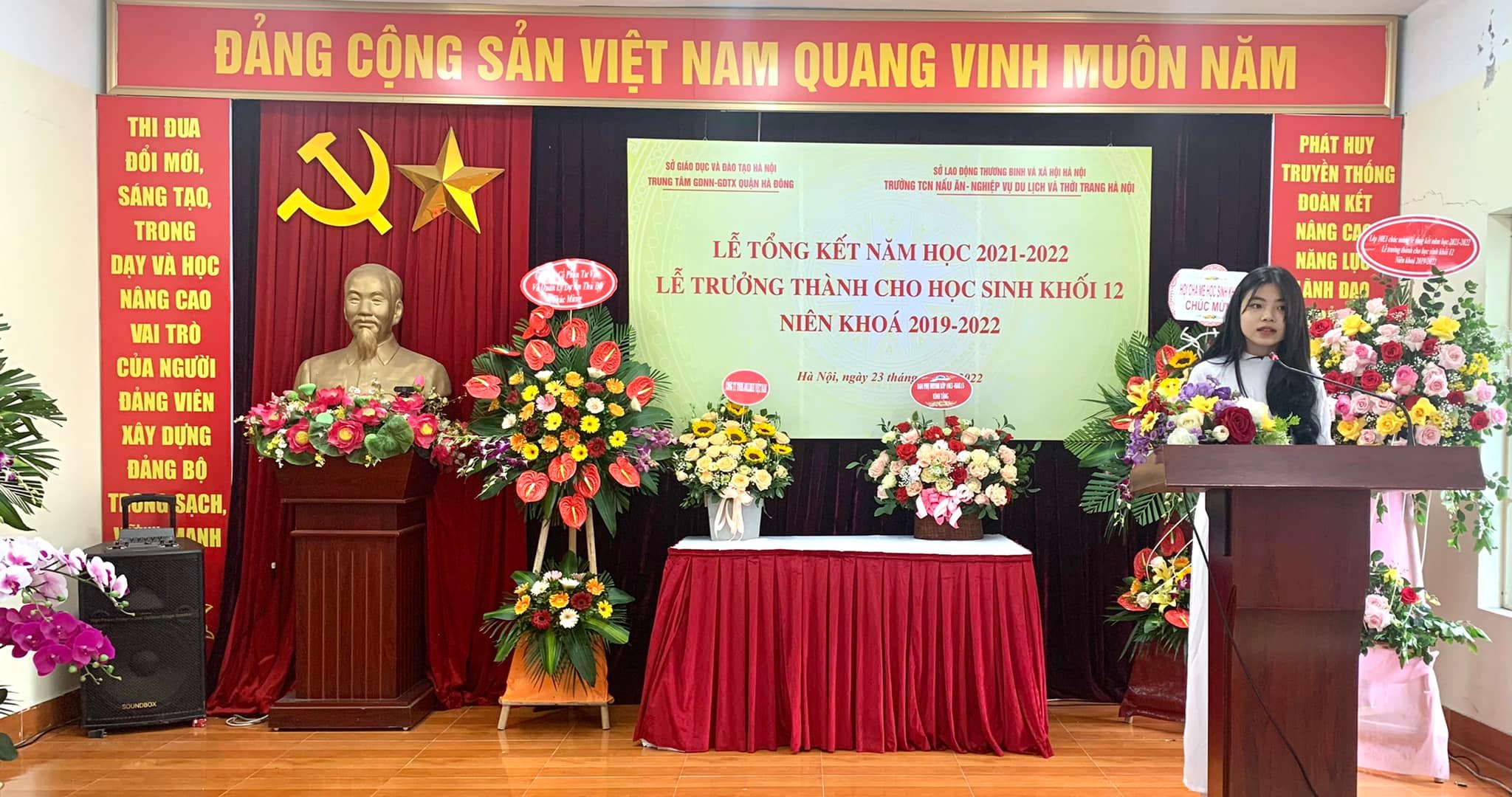 LỄ TỔNG KẾT NĂM HỌC 2021-2022 VÀ LỄ TRƯỞNG THÀNH CHO HỌC SINH KHỐI 12