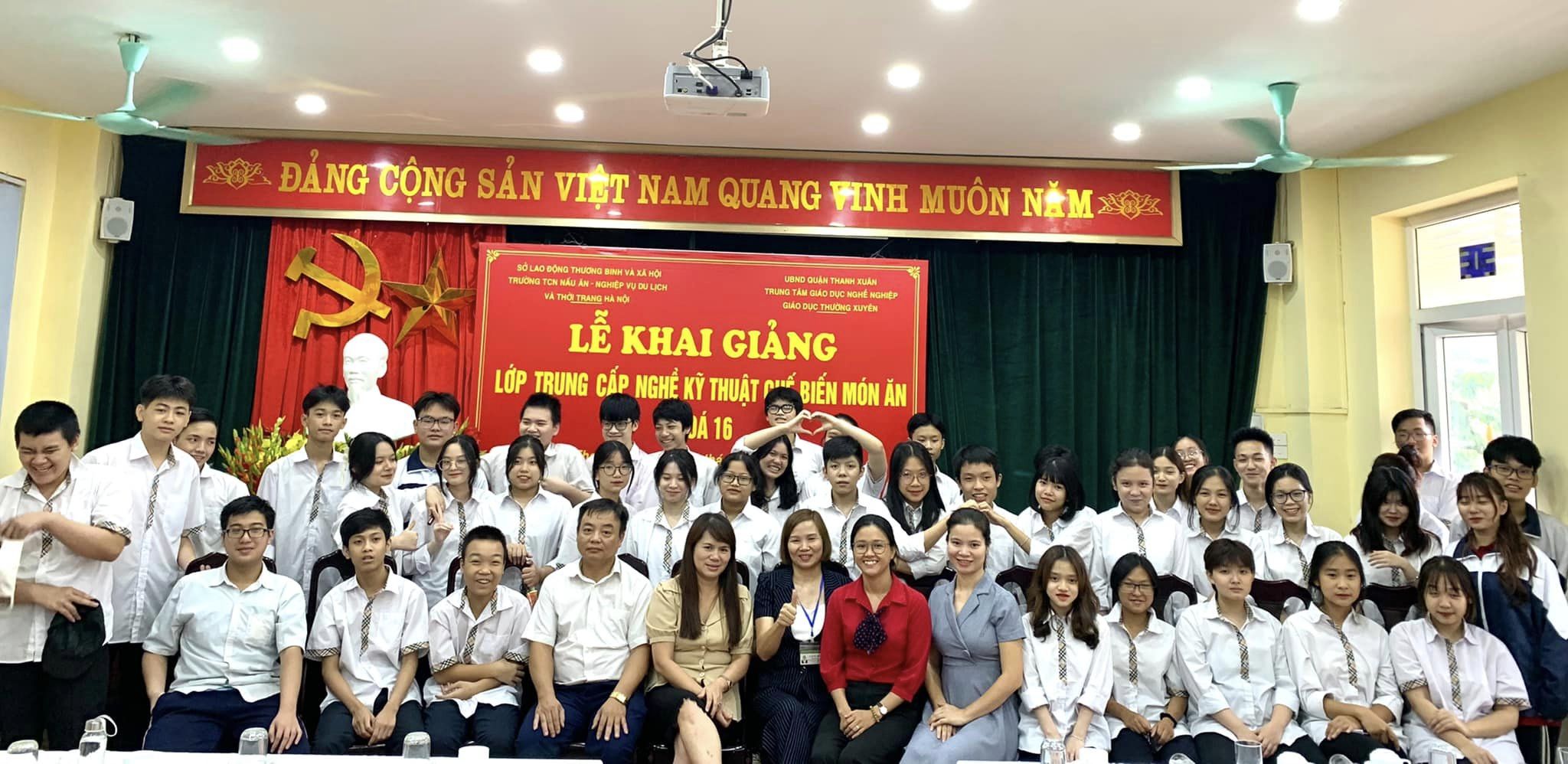 Khai giảng lớp Kỹ thuật chế biến món ăn NA9-K16 - Thanh Xuân