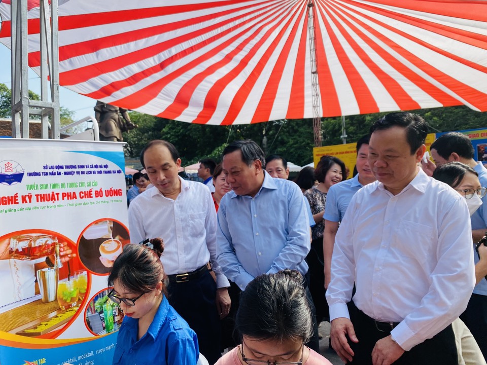 Tin vui: Hơn 2.600 cơ hội việc làm dành cho lao động trẻ, lương tới 15 triệu đồng🌺🌺🌺