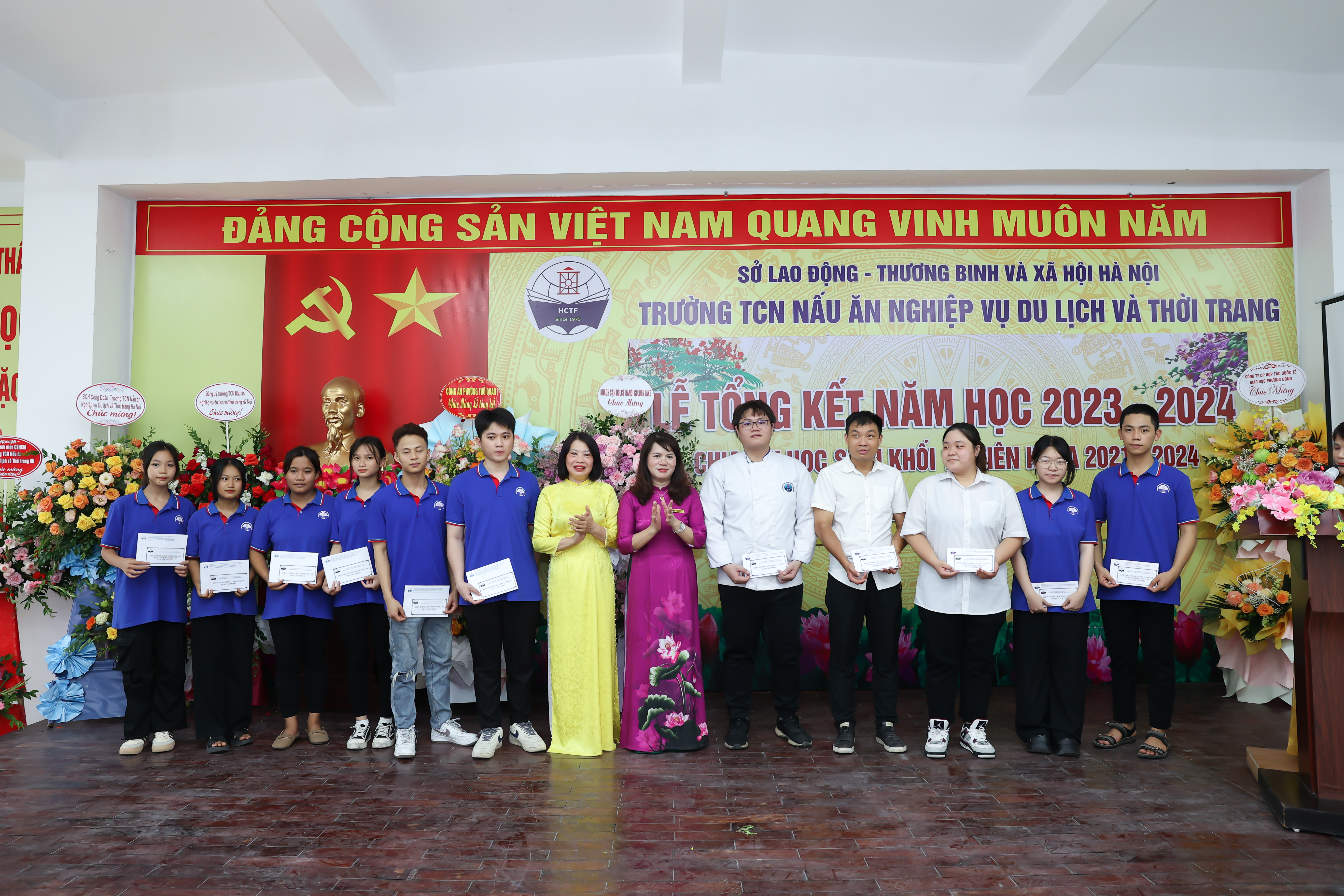 TRAO THƯỞNG GIÁO VIÊN CÓ GIỜ GIẢNG CAO - HỌC SINH HỌC BỔNG NGHỀ VÀ HỌC SINH GIỎI VĂN HÓA NĂM HỌC 2023-2024