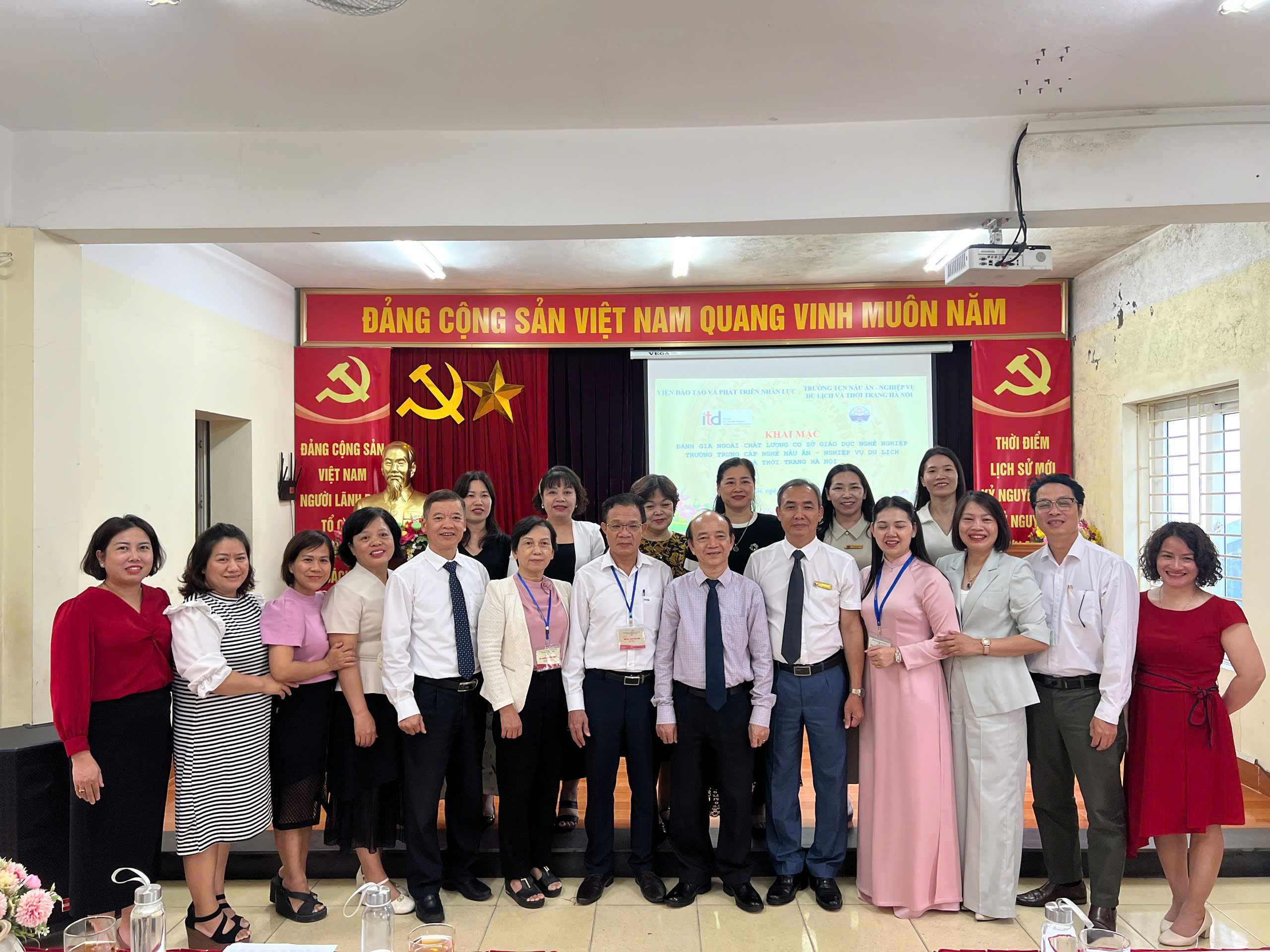 KHAI MẠC ĐÁNH GIÁ NGOÀI CƠ SỞ GIÁO DỤC NGHỀ NGHIỆP TẠI TRƯỜNG TRUNG CẤP NGHỀ NẤU ĂN – NGHIỆP VỤ DU LỊCH VÀ THỜI TRANG HÀ NỘI