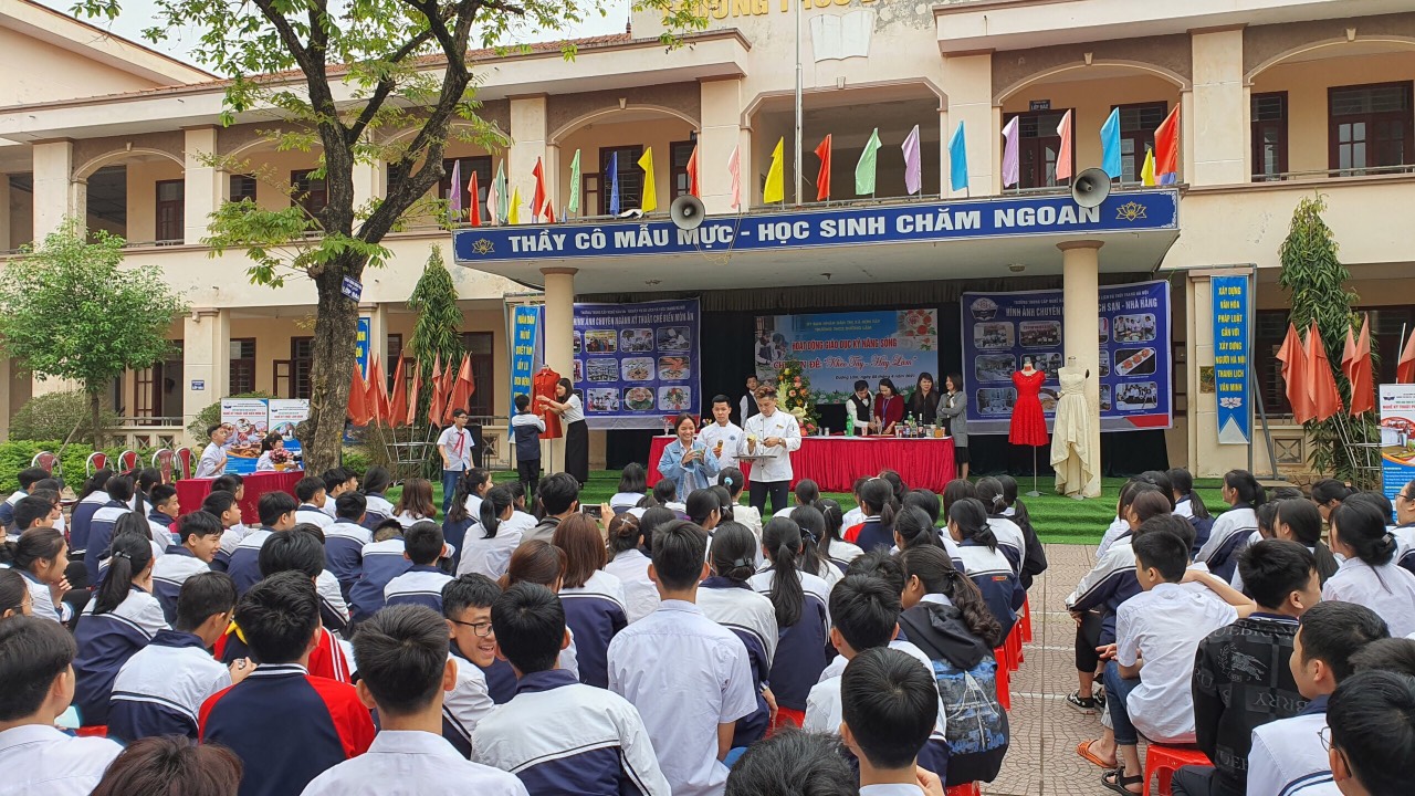 CHUYÊN ĐỀ : " KHÉO TAY HAY LÀM " TẠI TRƯỜNG THCS ĐƯỜNG LÂM 4.2021