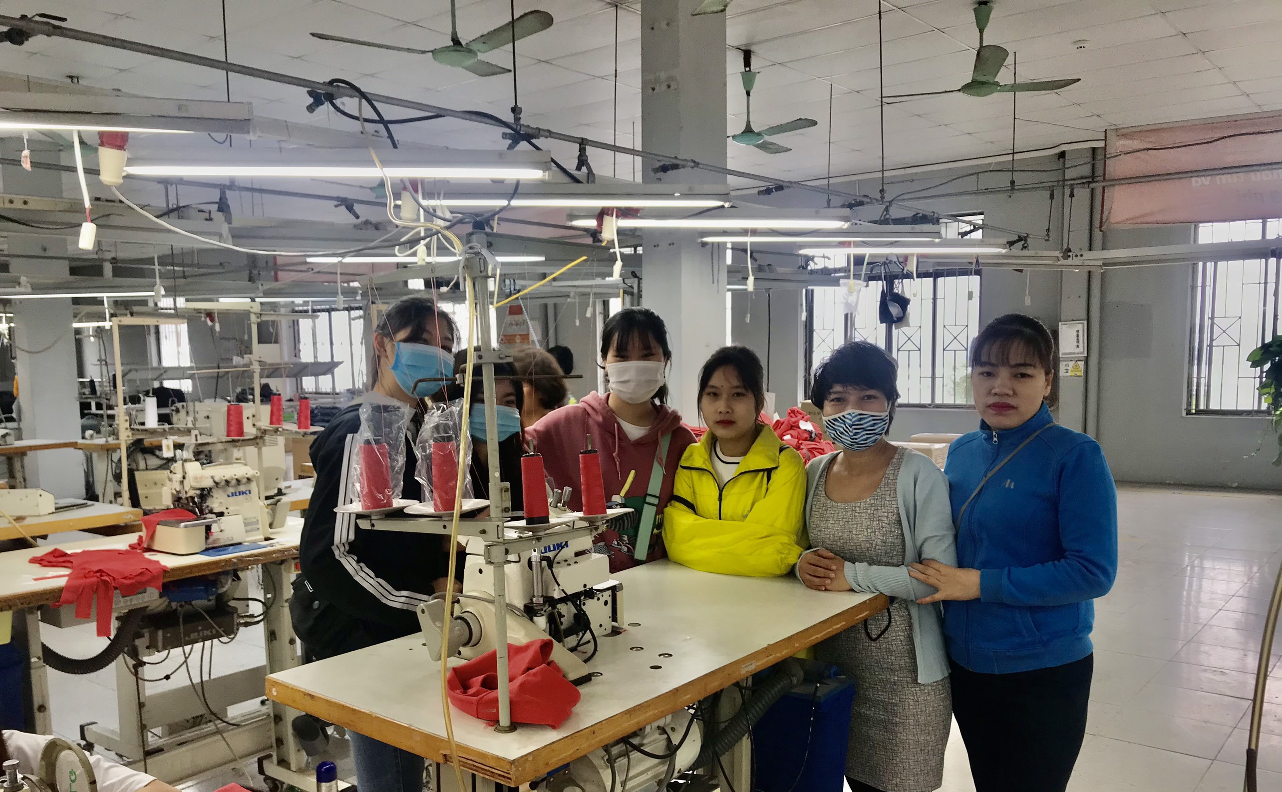 HỌC SINH LỚP MTTK13 - THỰC TẬP TẠI CÔNG TY MAY MINH TRÍ