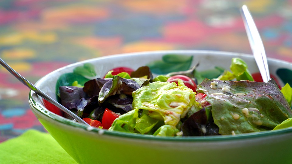 Cách làm salad tổng hợp sốt mè